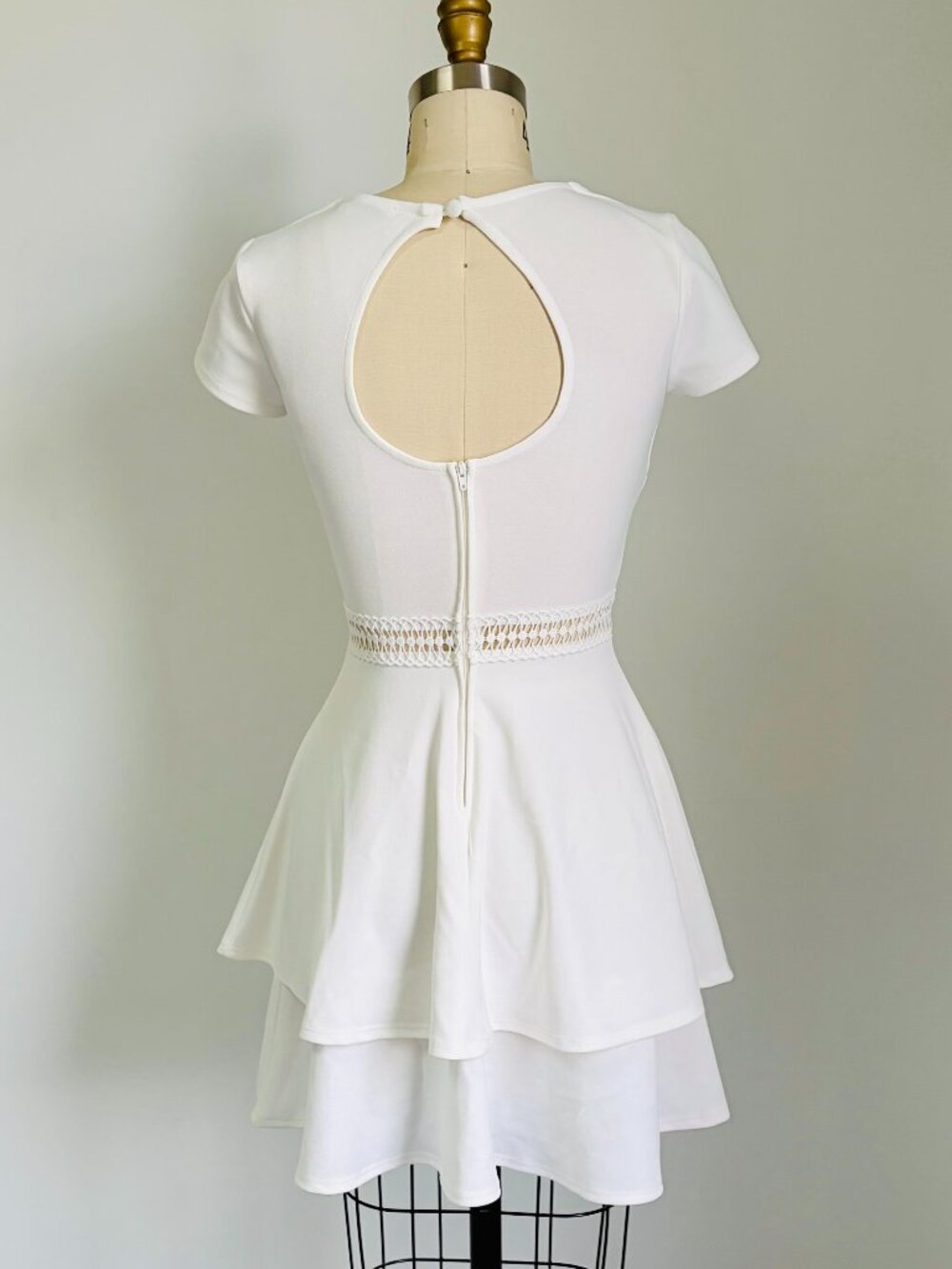 B. Darlin White Short Sleeved RuffleTiered Mini Fit & Flare Dress- Size 0